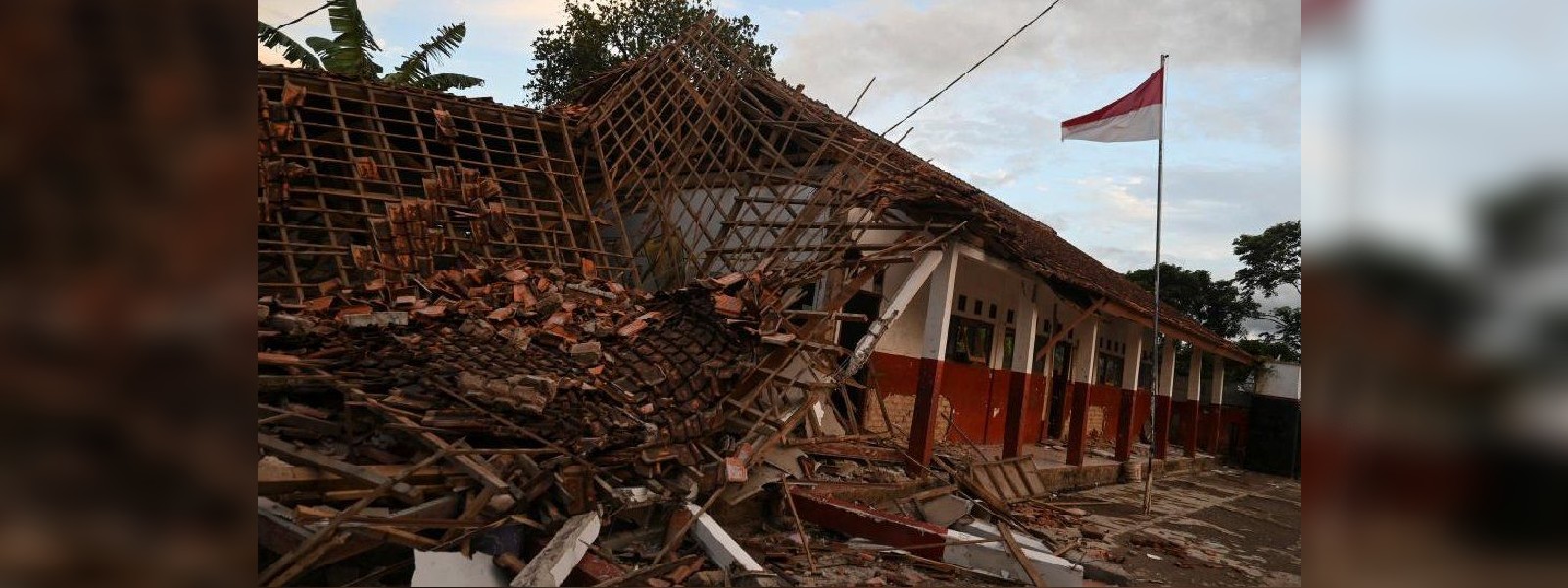 ඉන්දුනීසියාවේ භූ කම්පනයෙන් 162ක් මරුට