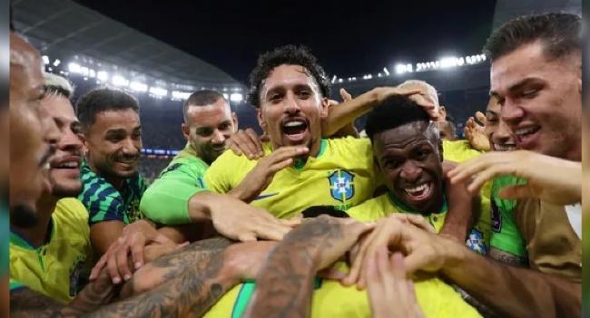 බ්‍රසීලය FIFA ලෝක කුසලානයේ සුපිරි 16 දෙනාගේ වටයට