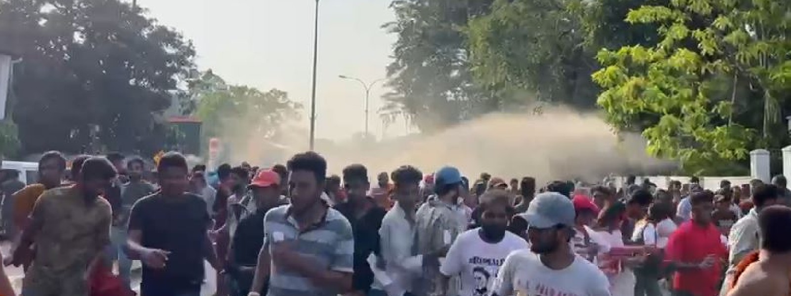 අන්තරේ විරෝධතාවට යළිත් ජල හා කඳුළු ගෑස් ප්‍රහාර