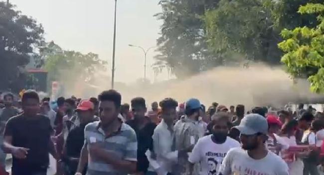 අන්තරේ විරෝධතාවට යළිත් ජල හා කඳුළු ගෑස් ප්‍රහාර