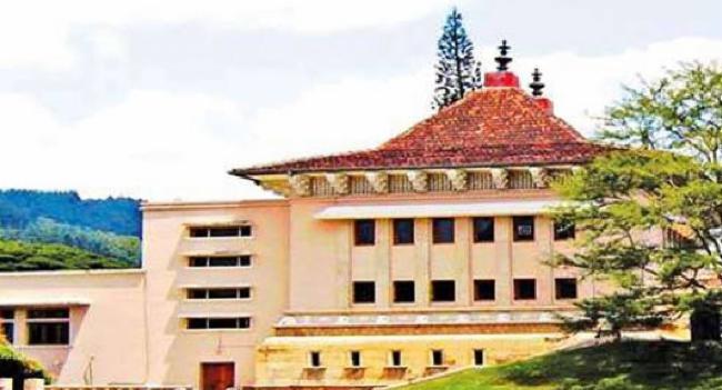 මහාචාර්ය අතුල සේනාරත්නට ප්‍රහාරයක්