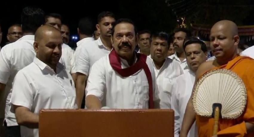 මහින්දගේ ප්‍රධානත්වයෙන් පැවති ශ්‍රීලනිප ආලෝක පූජාව