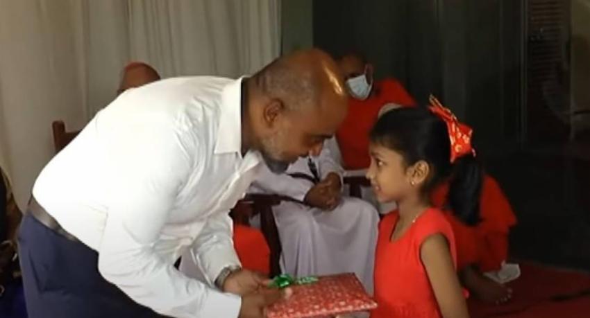 අලුත් පොතක් සතුටු හිතක් සිරස - ශක්ති පොත් යාත්‍රාව