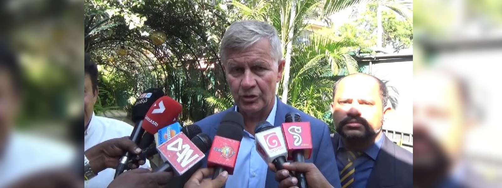 එරික් සොල්හයිම් හා මනෝ ගනේෂන් අතර සාකච්ඡාවක්