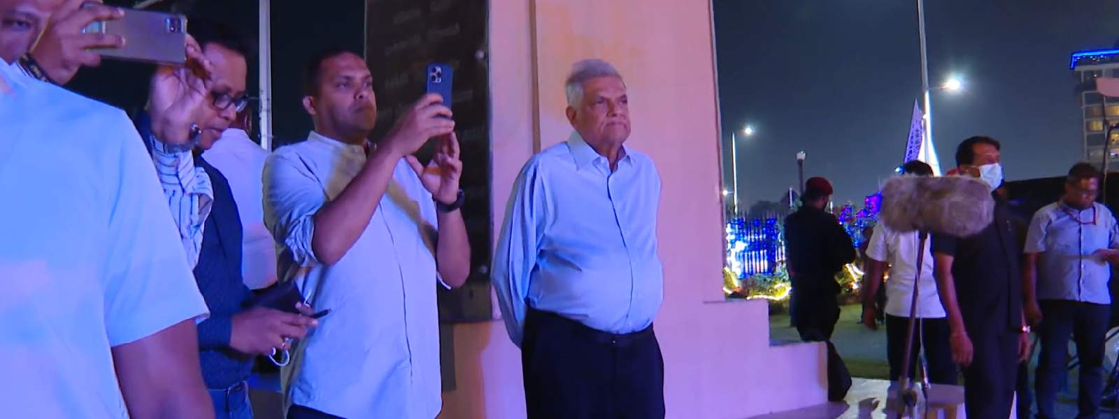 නත්තල් කැරොල් ගී ප්රසංගයට ගිය ජනපති