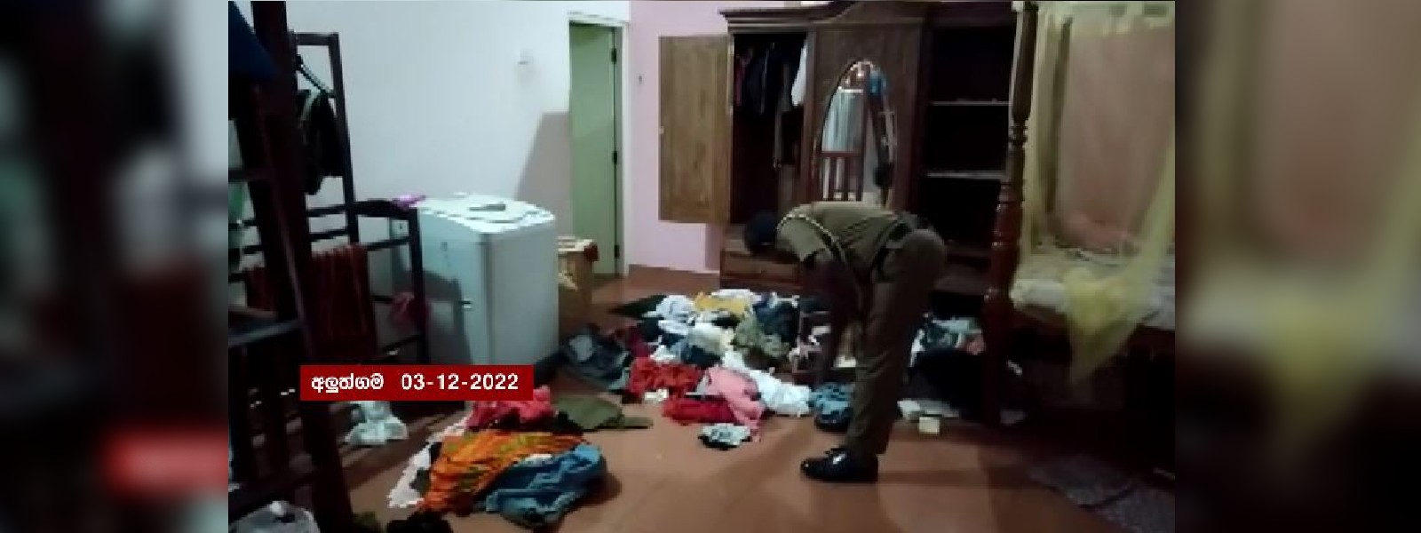 පොලිස් පරීක්ෂකවරයෙකුගේ නිවසක කොල්ලයක්