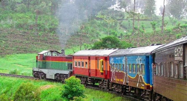උත්සව සමයේ විශේෂ දුම්රිය 08 ක්...