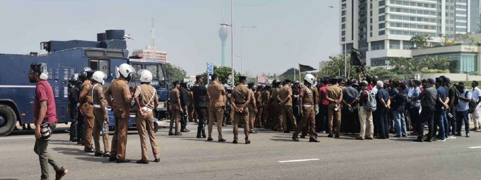 රජයේ බදු ප්‍රතිපත්තියට එරෙහිව කොළඹදී විරෝධතා