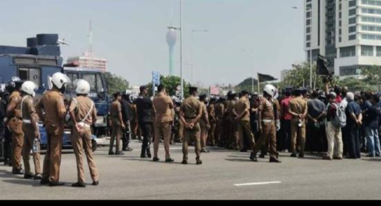 රජයේ බදු ප්‍රතිපත්තියට එරෙහිව කොළඹදී විරෝධතා