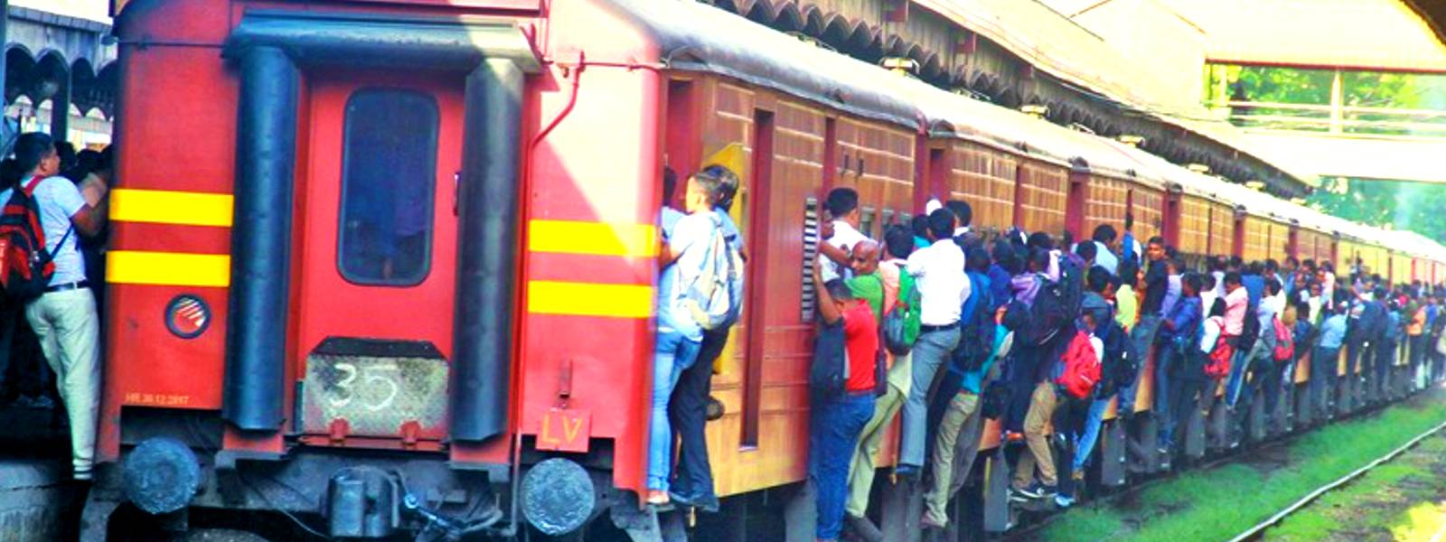 දෛනික දුම්රිය ගමන් වාර 30ක් අවලංගු කෙරේ..