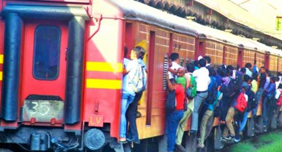 දෛනික දුම්රිය ගමන් වාර 30ක් අවලංගු කෙරේ..