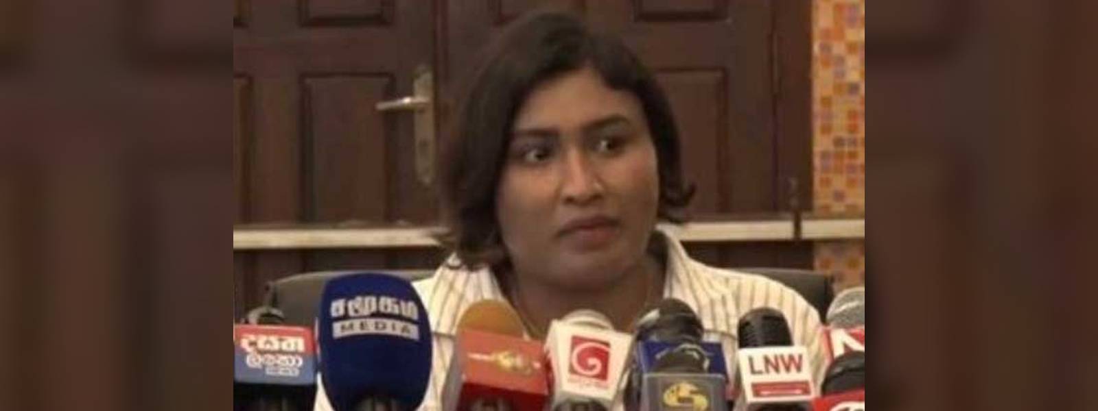 ආදර්ශනී කරදන පොලිස් අත්අඩංගුවට