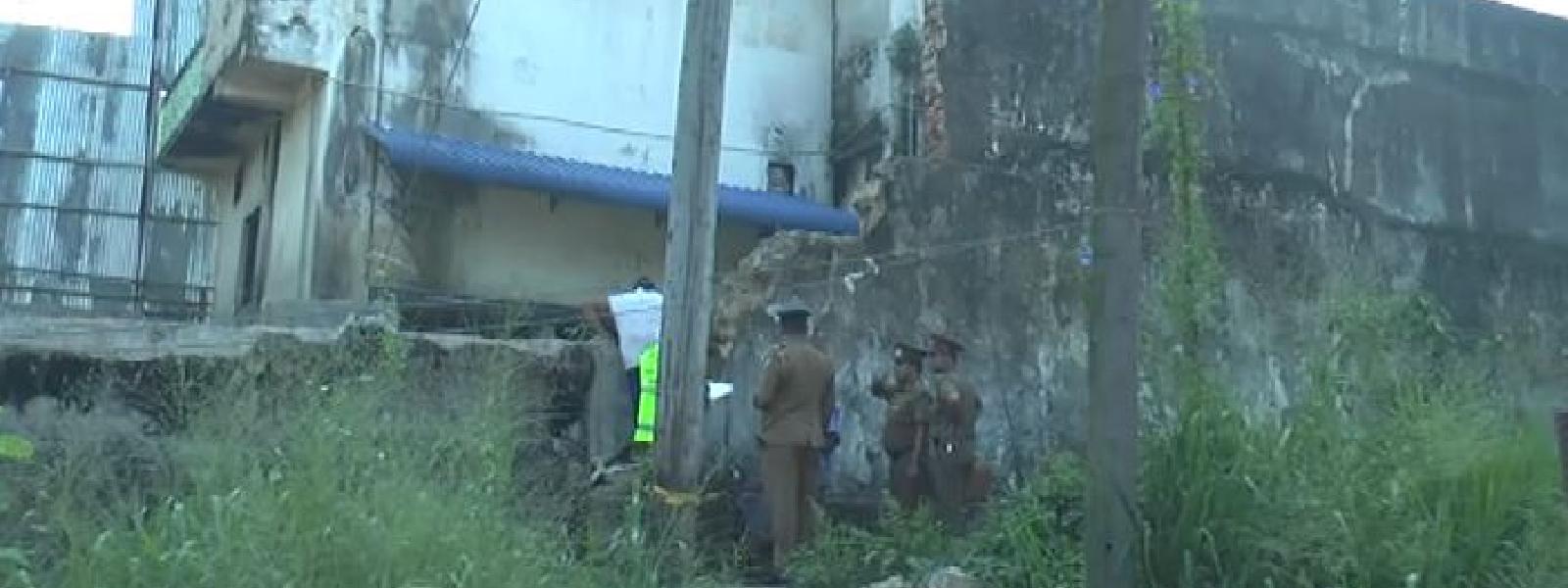 බන්ධනාගාරෙන් පැන්න රැඳවියා වෙඩි පහරින් මරුට