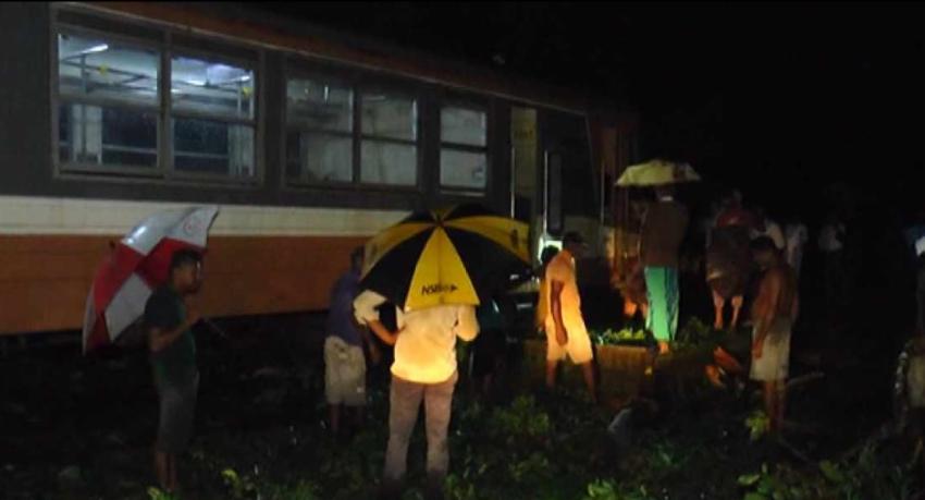 පීළි පැනීමකින් කැලණිවැලි මඟේ දුම්රිය ධාවනයට බාධා..