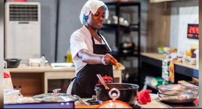 දින 4ක් ආහාර පිස ගිනස් වාර්තාවට ගිය සූපවේදිනිය