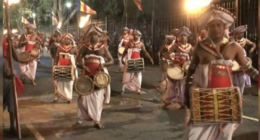 මහනුවර ඇසළ මංගල්‍යයේ පළමු කුඹල් පෙරහැර අද..