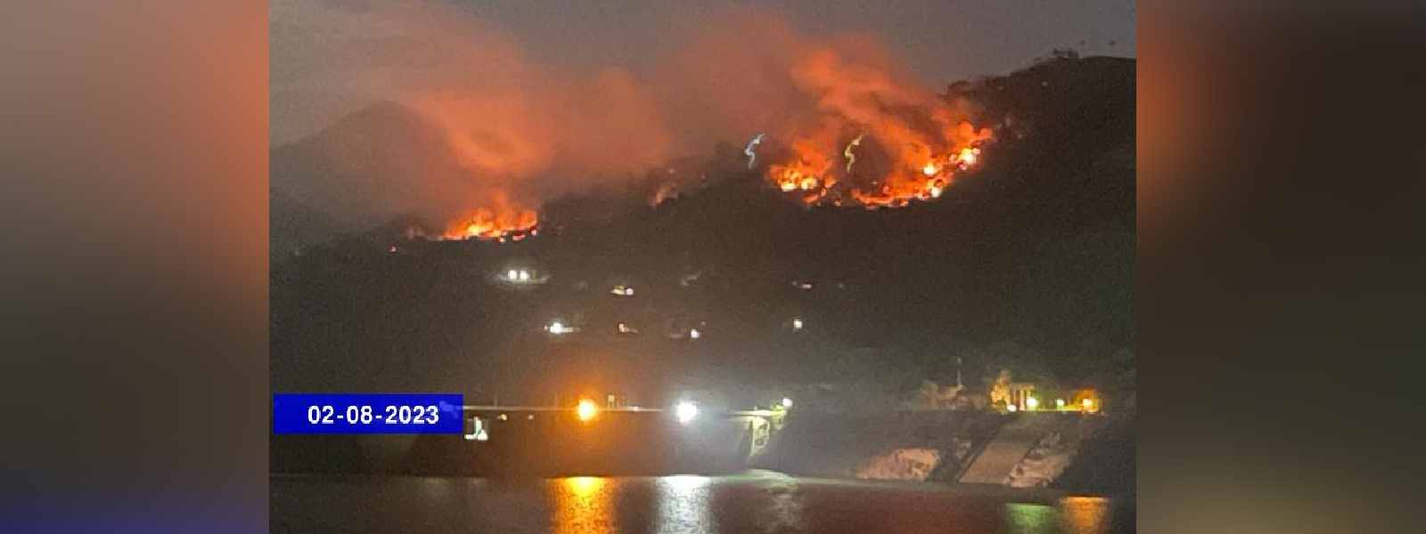 වික්ටෝරියා වේල්ල ආශ්‍රිත රක්ෂිතයේ ගින්න පාලනය කෙරේ