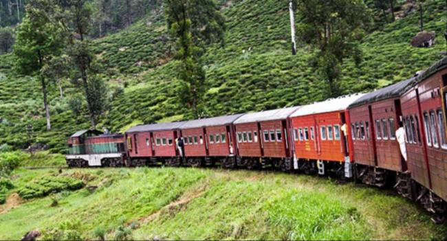 ඇසළ පෙරහැර නිමිත්තෙන් අද සිට විශේෂ දුම්රිය සේවා