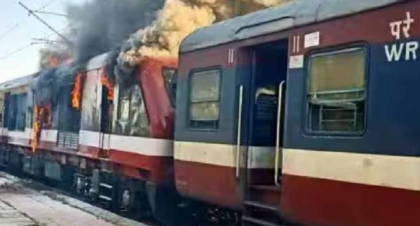 ඉන්දියාවේ දුම්රිය මැදිරියක ගින්නකින් 10ක් මරුට