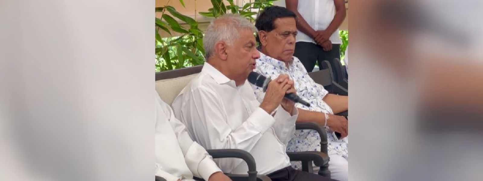 පරාජයෙන් පසු යළි කරළියට බැස්ස, හිටපු ජනපති රනිල්
