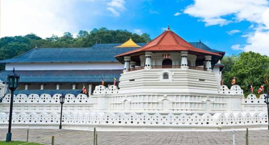 දළදා මාළිගාවේ ඇසල පෙරහැර වෙනුවෙන් කප් සිටුවයි
