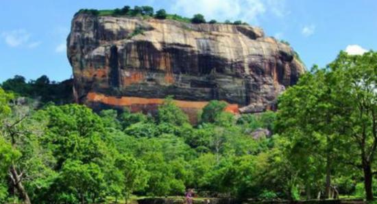 සීගිරිය ජල මල්වලට වතුර ලැබෙන ක්‍රමය?