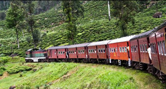 උඩරට මාර්ගයේ දුම්රිය ධාවනය තවදුරටත් සීමා කෙරේ..