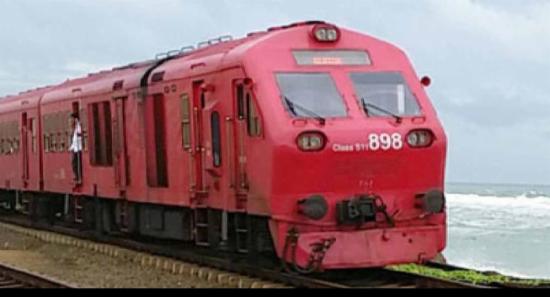 මුහුදුබඩ මාර්ගයේ දුම්රිය ධාවනය යථා තත්ත්වයට