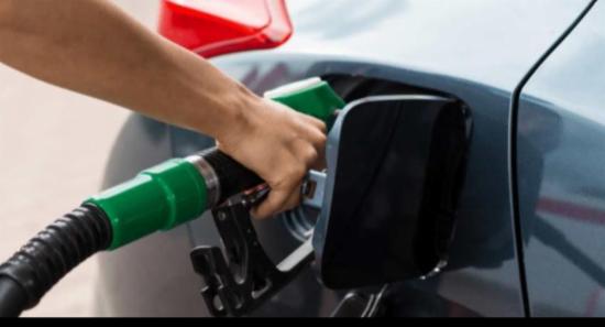 ඊයේ(09) මධ්‍යම රාත්‍රියේ සිට ඉන්ධන මිල ඉහළට.