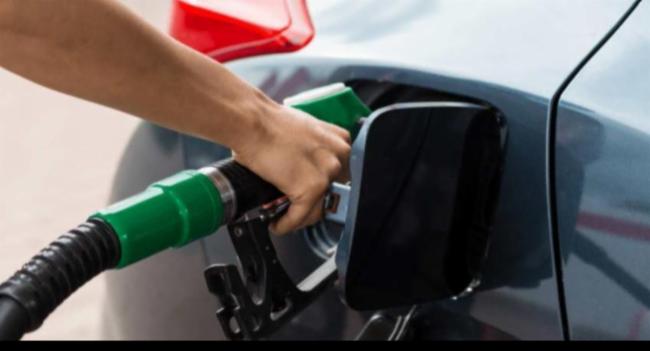 ඊයේ(09) මධ්‍යම රාත්‍රියේ සිට ඉන්ධන මිල ඉහළට.