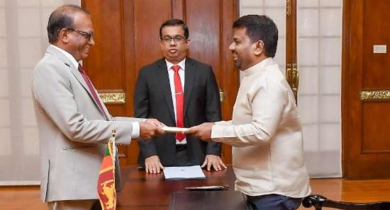 බලශක්ති අමාත්‍ය ධුරයට අනුර කරුණාතිලක පත්කෙරේ.