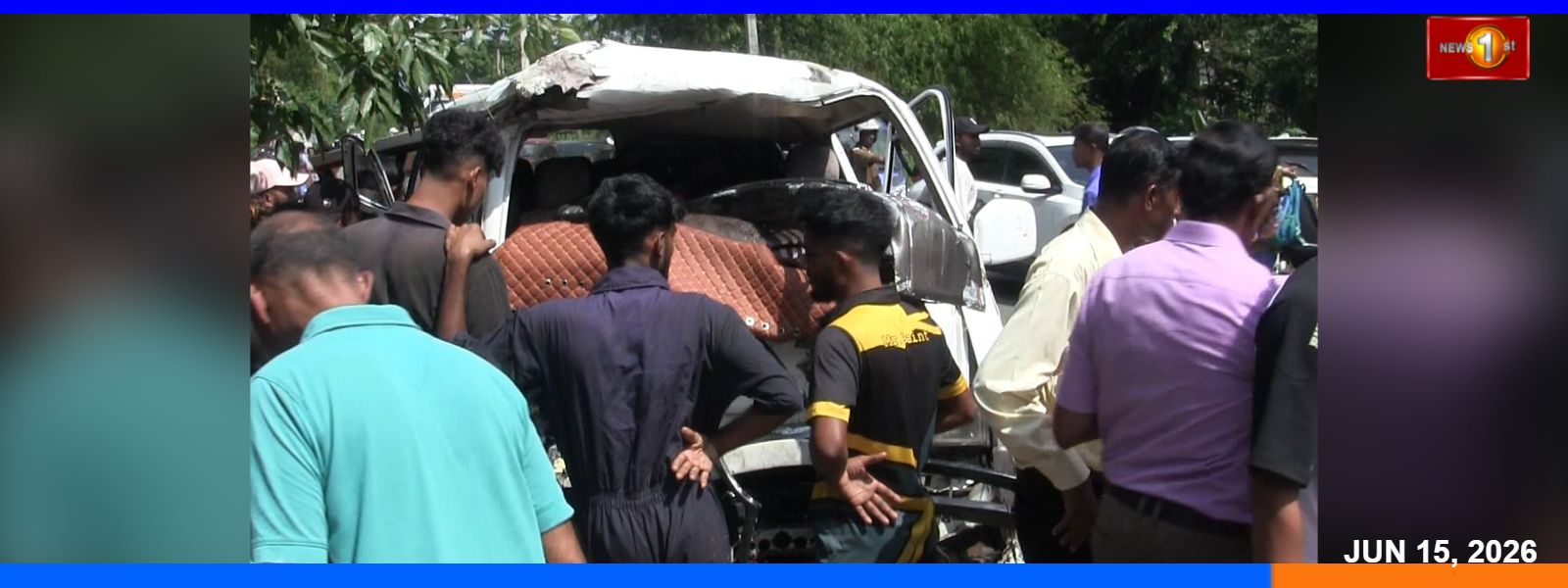 කටුගස්තොට රිය අනතුරකින් පාසල් සිසුන් 17ක් රෝහලේ