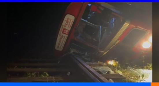 දියතලාවේදී බස් රථයක් ප්‍රපාතයකට පෙරළෙයි...