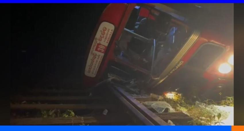 දියතලාවේදී බස් රථයක් ප්‍රපාතයකට පෙරළෙයි...
