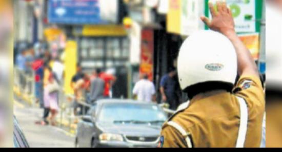ඉන්දියානු ආරක්ෂක ඇමතිගේ සංචාරයට රථවාහන සැලැස්මක්