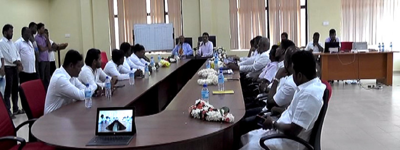 தலைவர்கள் சிலர் பகிரங்கவாக்கெடுப்பின் மூலம் தெரிவு