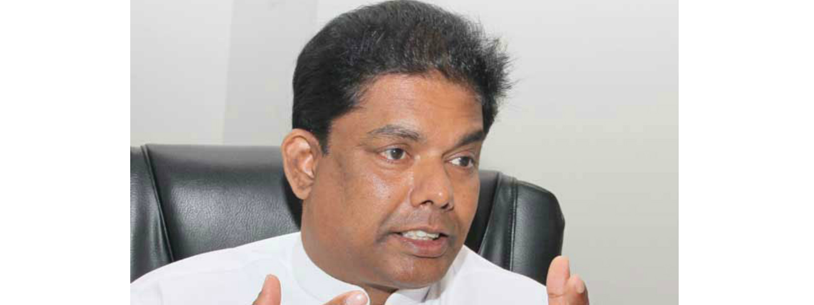  கடற்படையினர் வசமுள்ள காணி தொடர்பில் கயந்த கருத்து