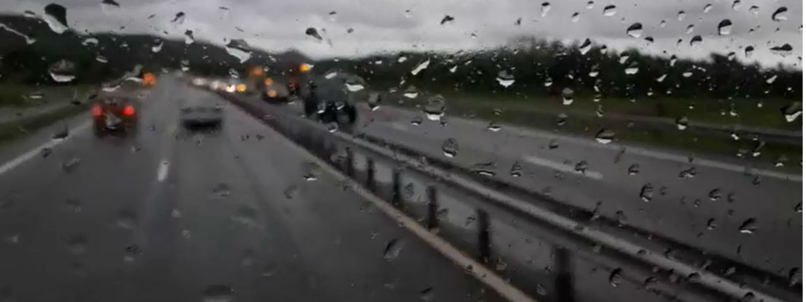 அதிவேக வீதியில் போக்குவரத்திற்கு தடை