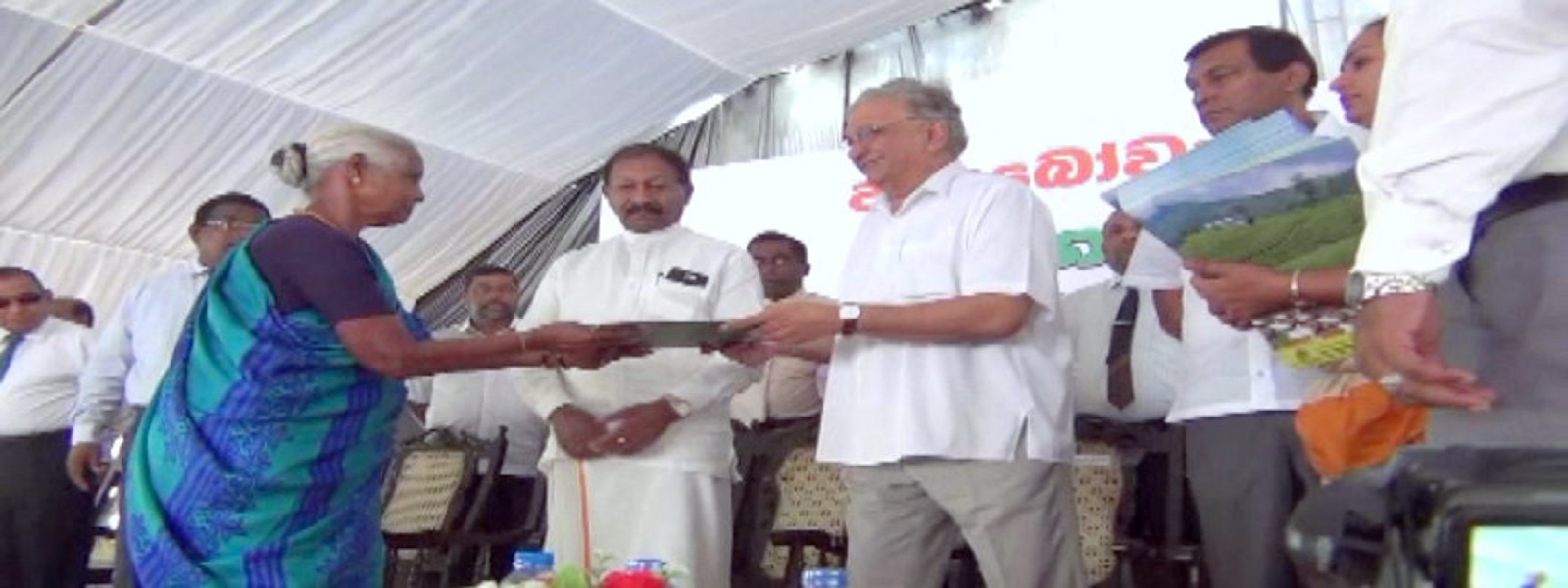 700 குடும்பங்களுக்கு காணி உறுதி கையளிப்பு
