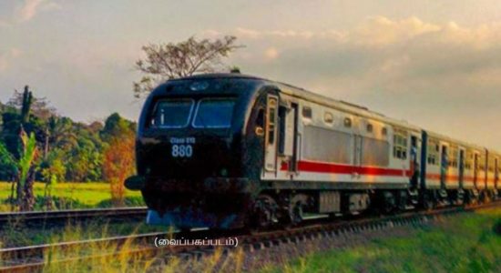 ரயிலுடன் கார் மோதியதில் நால்வர் உயிரிழப்பு 