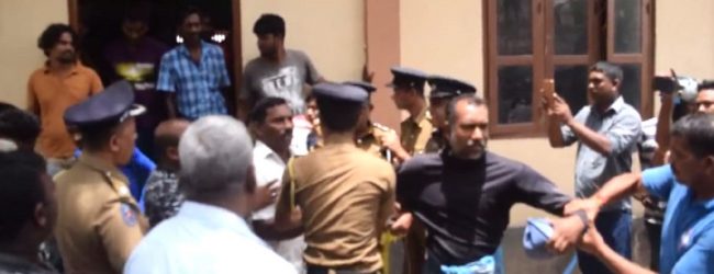 மீனவர்களுக்கும் பொலிஸாருக்கும் இடையில் அமைதியின்மை