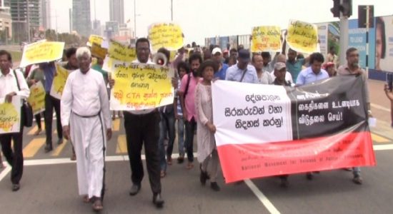 அரசியல் கைதிகளை விடுவிக்கக் கோரி ஆர்ப்பாட்டம்