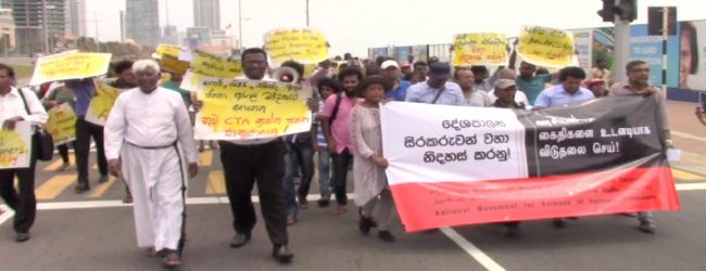 அரசியல் கைதிகளை விடுவிக்கக் கோரி ஆர்ப்பாட்டம்