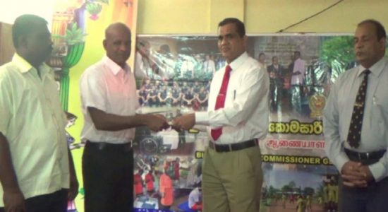 புனர்வாழ்வளிக்கப்பட்ட மூவர் விடுவிப்பு