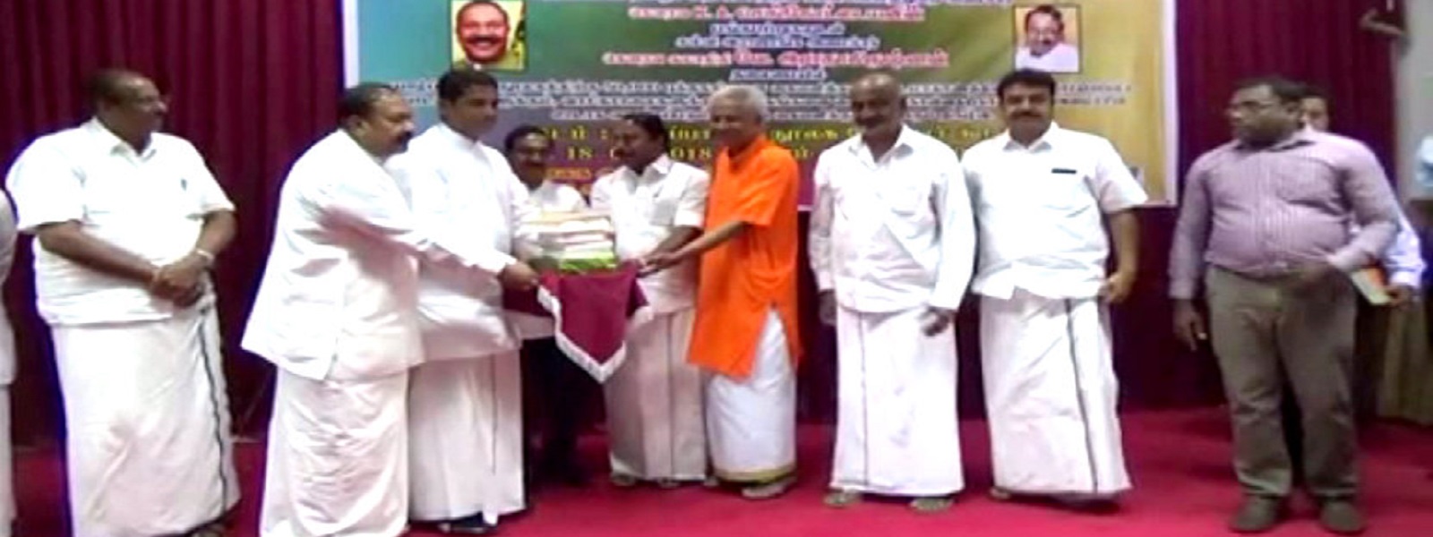 தமிழக அரசினால் 50,000 புத்தகங்கள் கையளிப்பு