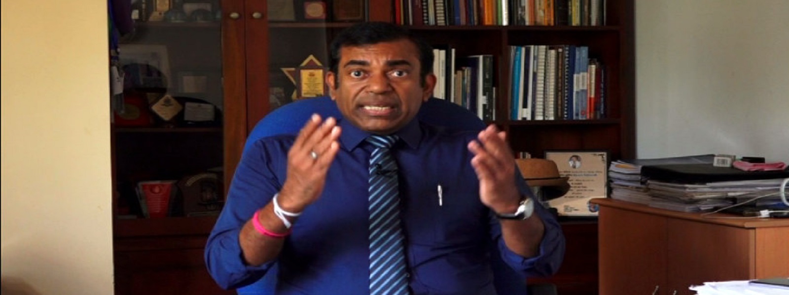 தெரிவுக்குழுத் தலைவருக்கு பிரதீபா மஹநாமஹேவா பதில்