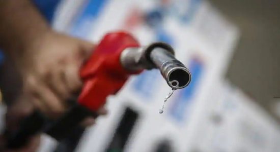 இந்தியாவில் பெட்ரோல், டீசல் விலை குறைப்பு