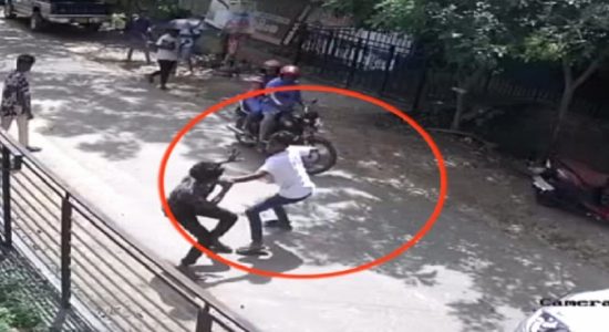 மாத்தறையில் 19 வயது மாணவர் கத்தியால் குத்திக்கொலை