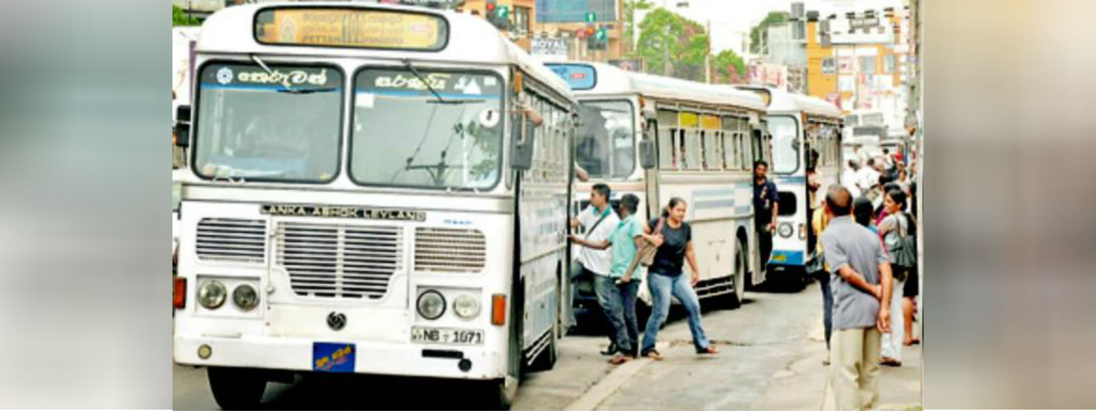 ஹொரன - கொழும்பு வீதியில் பணிப்பகிஷ்கரிப்பு