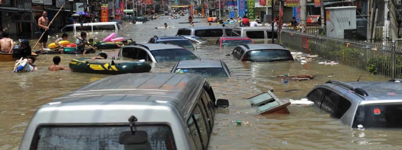 சீனாவில் கனமழை: வௌ்ளப்பெருக்கால் 61 பேர் பலி